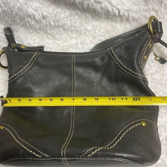 Fossil Black leather bucket style shoulder bag stitch accent & brass hardwares - Picture 11 of 13